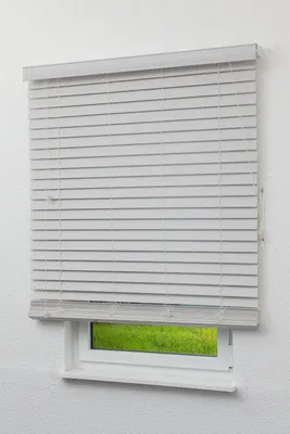 Produktbild von Qualitätsjalousie Holzoptik 50mm in Reinweiß in den Maßen (B x H) 90cm * 130cm