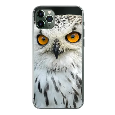 Produktbild von MuchoWow® Handyhülle Schutzhülle Hülle für iPhone 11 Pro Max Eine braune Eule mit orangefarbenen Augen Silikon Softcase Handy Hülle - Schutz