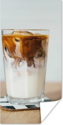 Produktbild von MuchoWow® Poster Eine Tasse Eiskaffee auf einem Holztisch 20x40 cm - Plakat - Foto
