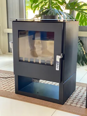 Produktbild von Holzofen Verso Rheia - 5 kW | Kompakt und effizient für behagliche Räume