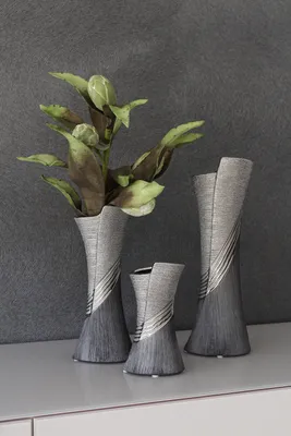 Produktbild von Gilde Vase, Bridgetown, gestreift, Keramik, grau, silberfarben, VE 4 Höhe: 19.00 cm Breite: 10.00 cm Tiefe: 8.00cm 43212