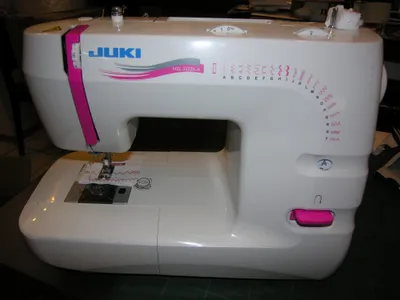 Image de Juki machine à coudre bras libre HZL 353ZR avec enfileur & capot de coffre stable