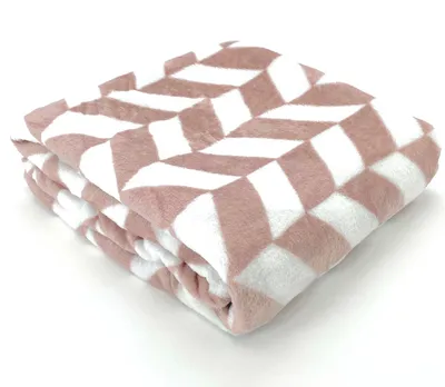 Produktbild von Heimtexland ® Kuscheldecke Super Soft Flanell Chevron Raute Wohndecke 200x150 Skandi Sofadecke Typ722 altrosa