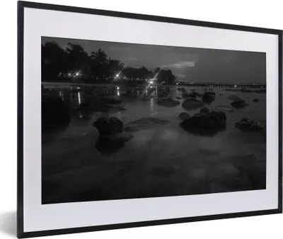 Produktbild von MuchoWow® MuchoWow® Gerahmtes Poster Strandlichter auf der Isla Mujeres am Morgen - Schwarz und Weiß 60x40 cm - Poster mit zchwarzem Bilderrahmen - Schlafzimmer - Plakat in Rahmen - Drucken