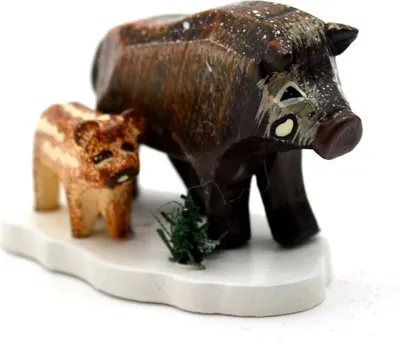 Produktbild von Wildschweinmutter mit Frischling - Hubrig Miniatur 3 cm (1 Stück)