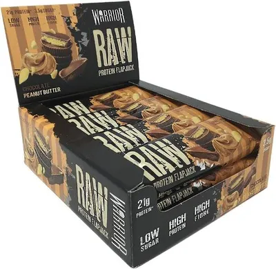 Produktbild von Warrior Raw Protein Flapjack - 12 Haferriegel a 75 g Chcocolate Peanut Butter