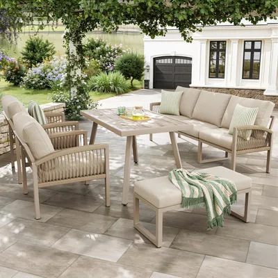 Produktbild von STILVORA Gartensofa für 7 Personen mit handgeflochtenen Armlehnen und robustem Eisengestell, Gartenmöbel-Set inkl. Tisch Holzoptik-Glas und 2 Sesseln, Sofa wetterfest mit beigen Polstern