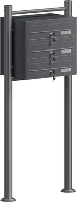 Produktbild von Wiltec 3er Briefkastenanlage Anthrazit 556 x 270 x 1200 mm, Standbriefkasten mit 3 Fächern, Schlüssel und Namensschild, Briefkasten Postkasten mit Ständer