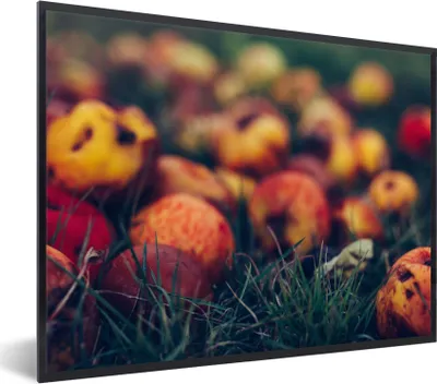 Produktbild von MuchoWow® Gerahmtes Poster Landdekoration - Herbst - Apfel - Obst 40x30 cm - Poster mit Schwarzem Bilderrahmen Wandposter Rahmen Foto Bilder - Kunstposter - Wanddekorationen