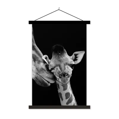 Produktbild von MuchoWow® Textilposter Tiere - Schwarz - Weiß - Giraffe - Porträt 60x90 cm mit schwarzem Rahmen - Poster Wohnzimmer