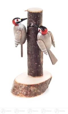 Produktbild von Miniatur Stamm mit Buntspechtfamilie  Höhe ca 8 cm NEU