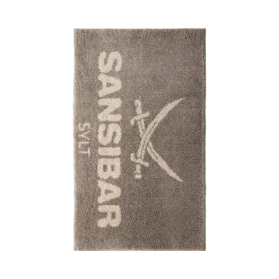 Produktbild von Sansibar Badematte mit Sansibar Logo Schriftzug, rutschhemmend beschichtet, Höhe 20 mm, taupe, 70x120 cm, fußbodenheizungsgeeignet, schnell trocknend