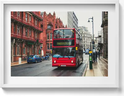Produktbild von Bus in Birmingham Vereinigtes Königreich– Wandbild mit Rahmen – Gerahmtes Bild  – Wanddekoration – 70x50 cm –  Weiß Rahmen