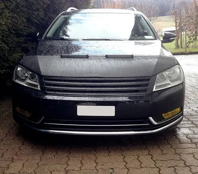 Zdjęcie produktu dla Sportowa kratka chłodnicy z czarnym połyskiem do VW Passat B7 od