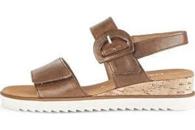 Produktbild von Gabor Plateau Sandalen mit Glattleder-Obermaterial in Braun, Größe 35.5
