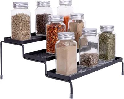 Produktbild von QUVIO Gewürzregal - Küchenschrankorganisator - Küchenorganisator - Gewürzorganisator - Arbeitsplattenorganisator - Gewürzregal - Gewürzleiter - Gewürzorganisator - Gewürzdosenorganisator - 3 Stufen - Metall - Schwarz