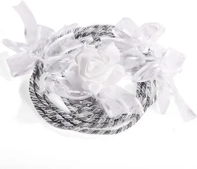 Image de Des cadeaux de mariage mexicains uniques, en argent et en blanc, au design exclusif.