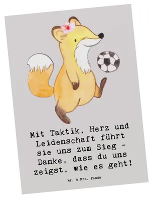 Produktbild von Mr. & Mrs. Panda Fotokarte Fußball Trainerin - Grau Pastell - Geschenk, Spiele, Spielfeld, Teamgeist, Kunstkarten, Grußkarte, Ansichtskarten, Postkarten, Sportart, Erfolg