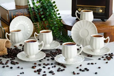 Produktbild von Hermia Concept, Hochwertiges Kaffeetassen-Set (12 Teile) - 100% Porzellan, Weiß