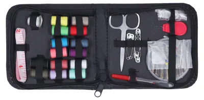 Immagine prodotto di Set da cucito portatile, rocchetto di filo, ditale, bottoni, forbici, articoli per il fai da te con una custodia per il campeggio e i viaggi