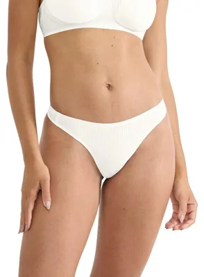 Zdjęcie produktu dla Sloggi – stringi damskie Blue ZERO Feel Pure w kolorze jedwabnej bieli – rozmiar XL
