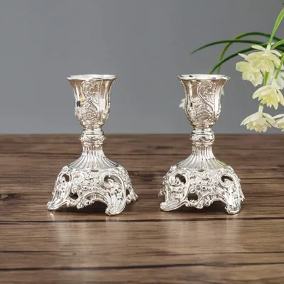 Immagine prodotto di Portacandele Shabbat argentati Set di 2 portacandele in metallo - Eleganti portacandele per candele Shabbat - S - S