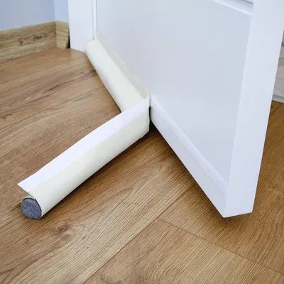 Produktbild von Famanu Zugluftstopper 90 cm - Selbstklebende Dichtungsleiste für Kälte- und Schallschutz