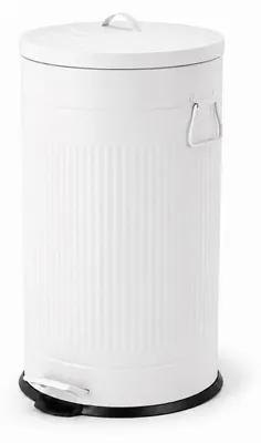 Imagen del producto de Relaxdays, cubo de basura de 40 litros, ideal para la cocina, con cubo interior extraíble, pedal, sistema de cierre suave, metal, cubo de basura con pedal de estilo retro, color blanco, Imagen generada por IA