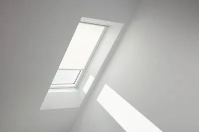 Produktbild von VELUX Sichtschutzrollo weiß uni manuell Rahmen weiß RFL MK10 1028SWL