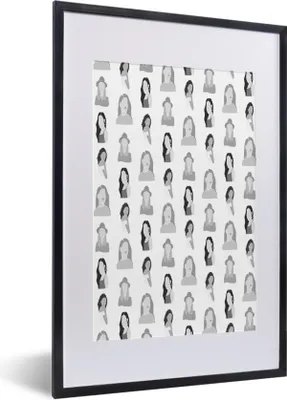 Produktbild von MuchoWow® Gerahmtes Poster Hintergrund - Frau - Schwarz - Weiß 40x60 cm - Poster mit Schwarzem Bilderrahmen Wandposter Rahmen Foto Bilder - Poster in Rahmen