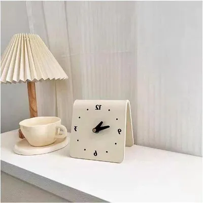 Produktbild von Einfache Metalluhr für Schlafzimmer oder Wohnzimmer Weiss