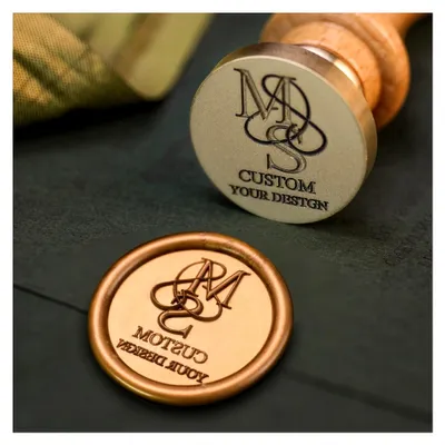 Produktbild von Wachssiegelstempel personalisiert - Individueller Siegelstempel mit Initialen, Namen oder eigenem Motiv | Wachssiegel Siegelstempel für Hochzeit, Einladungskarten, Geschenkverpackung & DIY Projekte