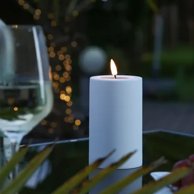 Produktbild von LED Stumpenkerze MIA - Kunststoff - realistische 3D Flamme - H: 12,5cm - D: 7,5cm - für Außen - weiß