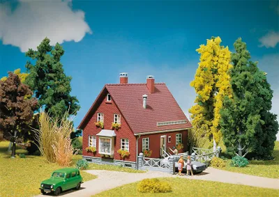 Produktbild von Faller H0 130216 Klinkerhaus mit Zaun Wohnhaus Bausatz 1:87