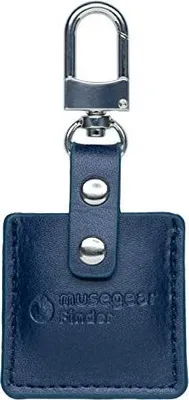 Produktbild von musegear® Schlüsselfinder mit Bluetooth App aus Deutschland in dunkelblauer Leder-Tasche I Keyfinder laut für Handy in hellblau I Schlüssel finden