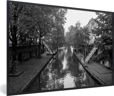 Produktbild von MuchoWow® MuchoWow® Gerahmtes Poster Blick auf die Alte Gracht in Utrecht - schwarz-weiß 90x60 cm - Poster mit zchwarzem Bilderrahmen - Fotorahmen - Foto-Plakat