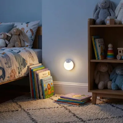 Produktbild von Helle LED Schrankleuchte mit Bewegungssensor – Wiederaufladbares Nachtlicht, Magnetisch & Kabellos – Ideal als Treppenlicht & für Kleiderschrank