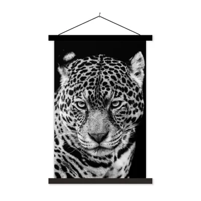 Produktbild von MuchoWow® Textilposter Leopard - Tiere - Schwarz - Weiß - Porträt 60x90 cm mit schwarzem Rahmen - Poster Wohnzimmer