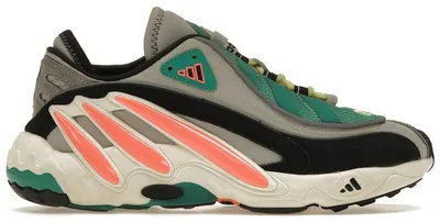 Imagen del producto de adidas FYW 98, color gris y detalles en coral, talla 45 1/3 (UE)