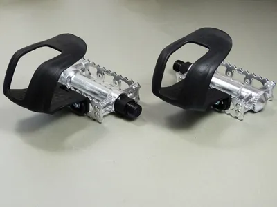 Produktbild von Retro Fahrradpedale mit Kunststoff Pedalhaken ohne Riemen – 9/16" Gewinde