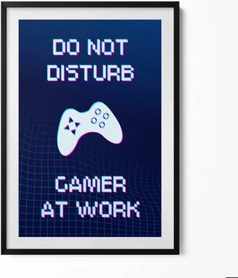 Produktbild von Beschriftung für Gamer-Zimmer „Gamer bei der Arbeit nicht stören“– Wandbild mit Rahmen – Gerahmtes Bild  – Wanddekoration – 70x100 cm –  Schwarz Rahmen