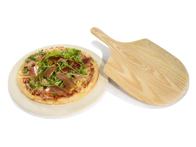 Productafbeelding van Knapperige pizza, bereid met een pizza-steen van chamotte en een houten plank