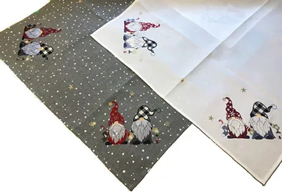 Produktbild von Tischwäsche mit Stickerei Wichtel 40 x 140 cm - Ecru