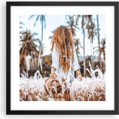 Produktbild von Gerahmtes Poster - Schwarzer Rahmen - Wiese Frau Gras - 40x40 cm - Wand Bild - Wanddeko - Wandbilder - Kunstposter - Wandposter - Bilderrahmen - Bilder - Kunstdruck - Wanddekoration - P2BAC40x40-5115