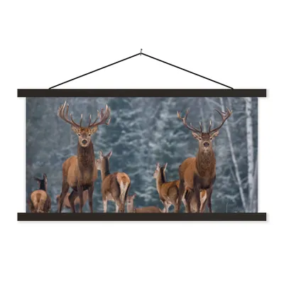 Produktbild von MuchoWow® Textilposter Hirsche - Winter - Schnee - Waldtiere - Wald - Natur 150x75 cm mit schwarzem Rahmen - Posterleiste