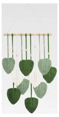 Produktbild von Makramee Wandbehang im Boho-Stil mit Holzperlen und Blättern, Baumwollblätter in Grün und Weiß, handgefertigte Wanddeko für Innen- und Außenbereiche