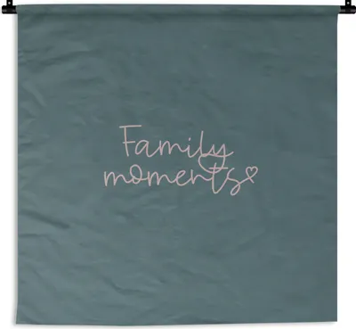 Produktbild von MuchoWow® Wandteppich Wandbehang Familienmomente - Sprichwörter - Zitate - Familie 150x150 cm Tapisserie Dekoration Wandtuch - Wohnaccessoires - Modernes