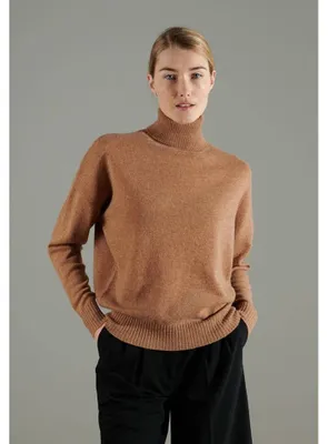Immagine prodotto di Maglione da donna Cashmere8, modello NAMI 7, con collo alto, color cammello, taglia S-M