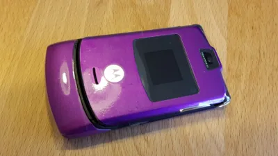 Immagine prodotto di Motorola RAZR V3 lilla/viola telefono flip