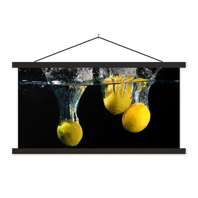 Produktbild von MuchoWow® Textilposter Zitrone - Frucht - Stilleben - Wasser - Gelb 150x75 cm mit schwarzem Rahmen - Posterleiste